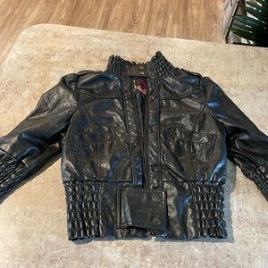 Black leather short sleeve halter jacket ✨